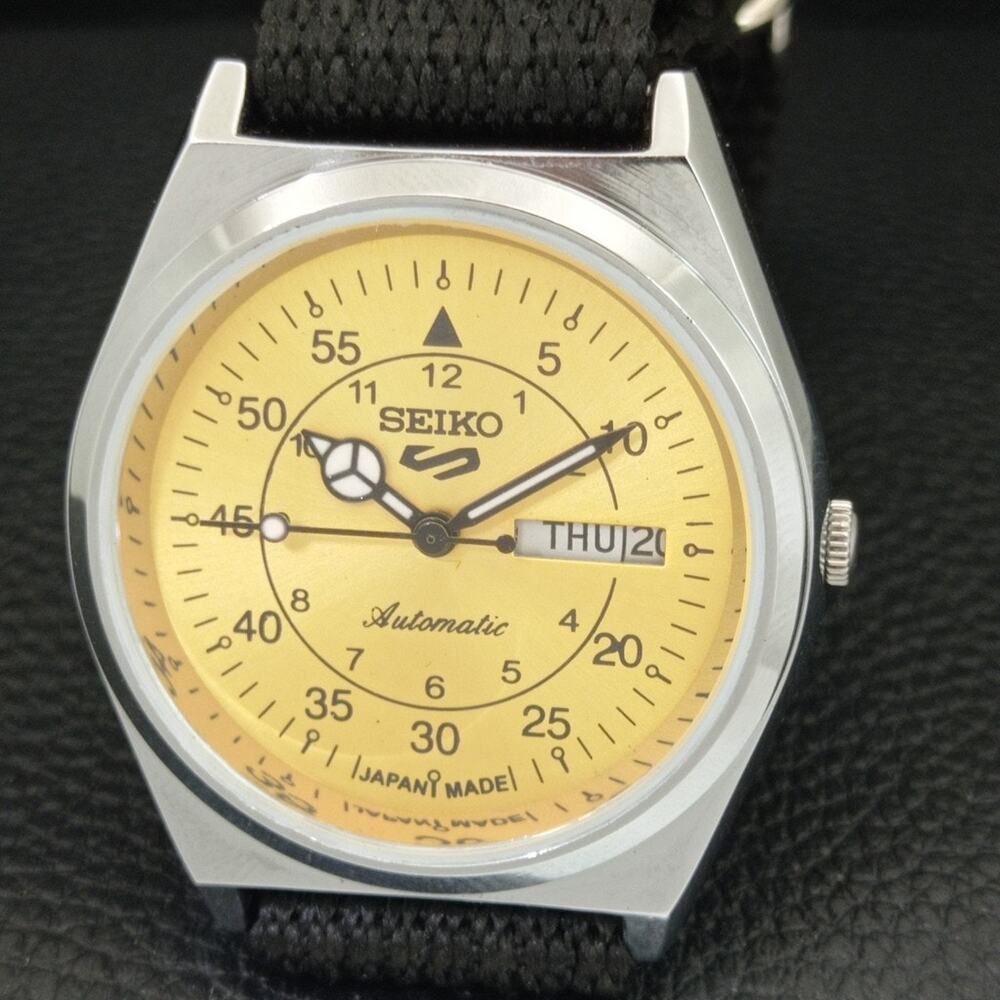 Vintage 1974 Seiko Automatic Mens Silver Watch W/daydate & Yellow accents - Picture 3 of 10